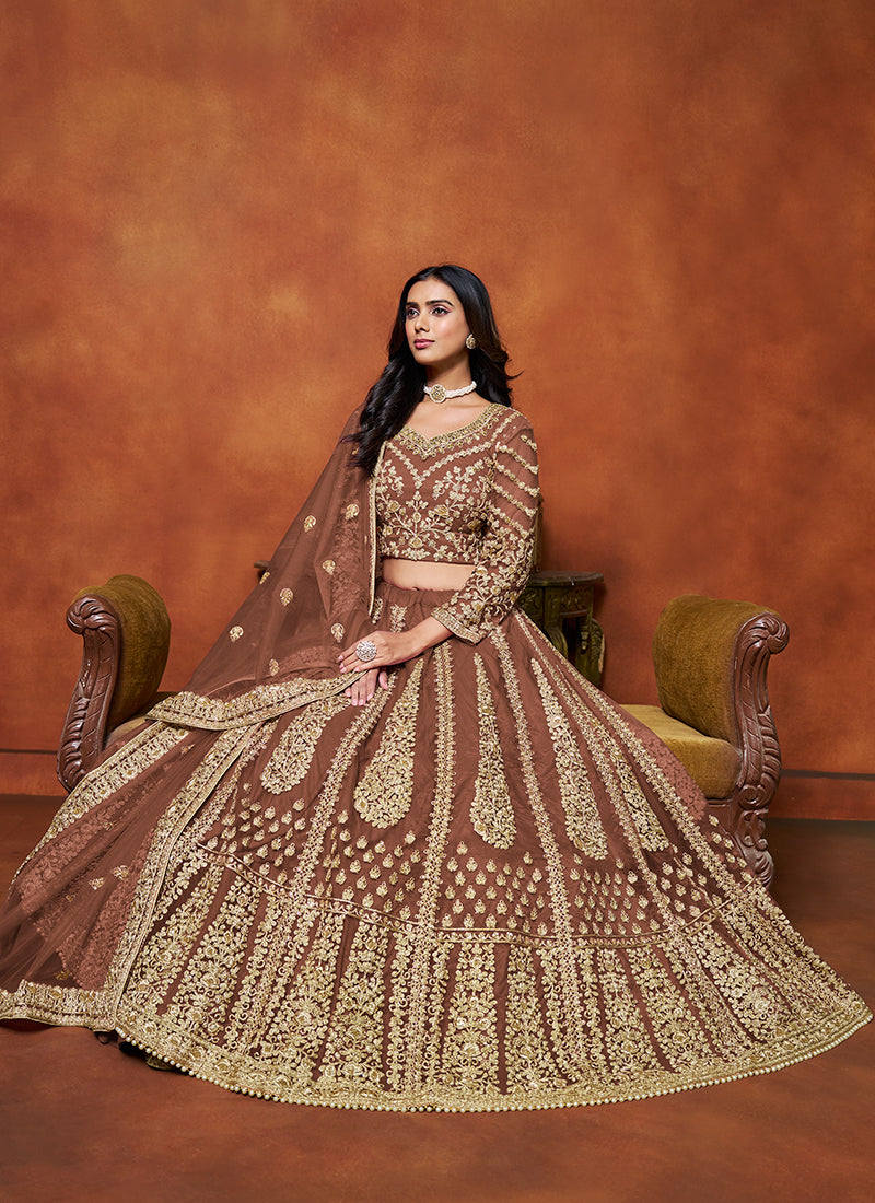 Lehengas are ideal for weddings because they adapt to each ceremony! Flowy styles, rich fabrics, and vibrant colors create a perfect look for any event.