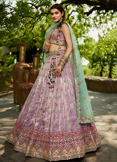 Explore Beautiful Designer Women's Lehengas At Hatkay