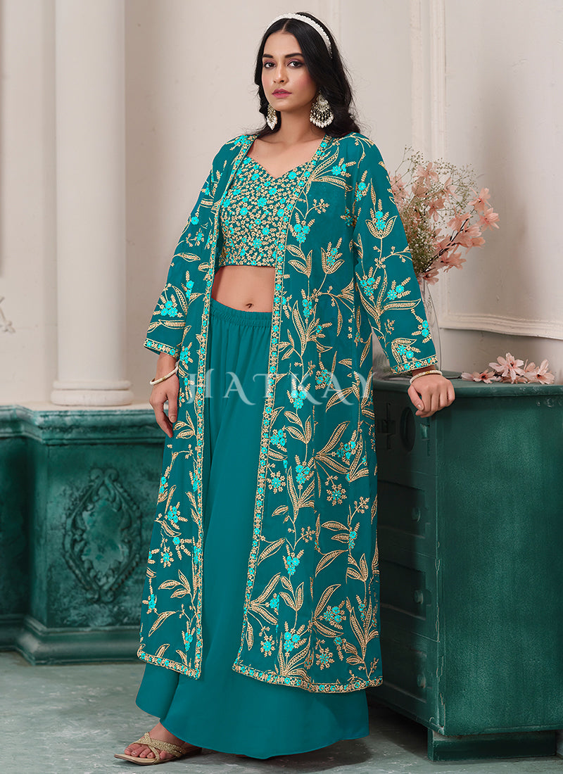 Discover stylish Plazzo Suits, including embroidered, printed, and designer patterns. Shop today at Hatkay for a chic and elegant festive look!