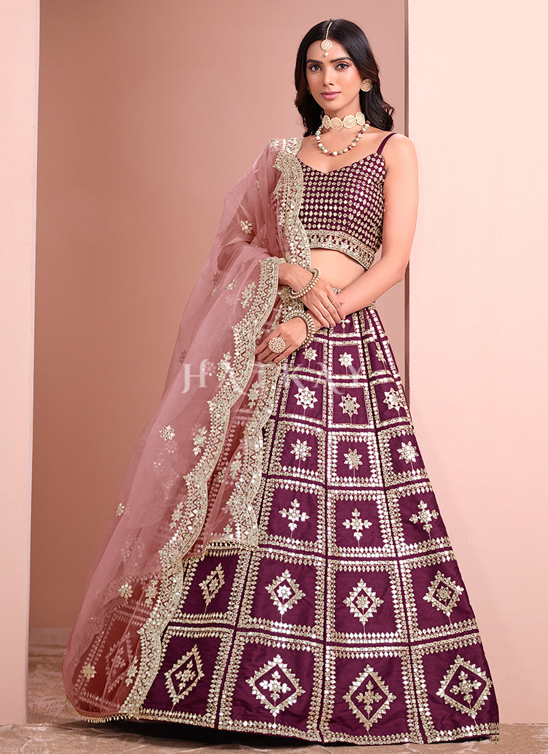 Lehengas are ideal for weddings because they adapt to each ceremony! Flowy styles, rich fabrics, and vibrant colors create a perfect look for any event.