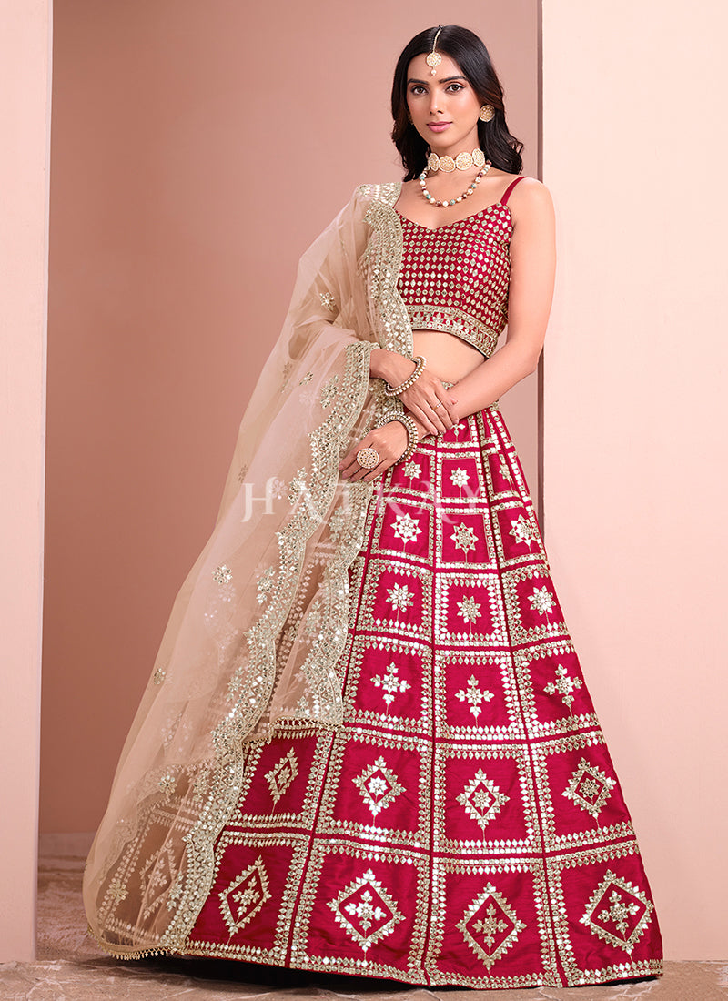 Lehengas are ideal for weddings because they adapt to each ceremony! Flowy styles, rich fabrics, and vibrant colors create a perfect look for any event.