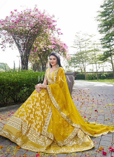 Buy Indian Lehenga In USA, UK, Canada, Germany, Australia With Free Shipping.