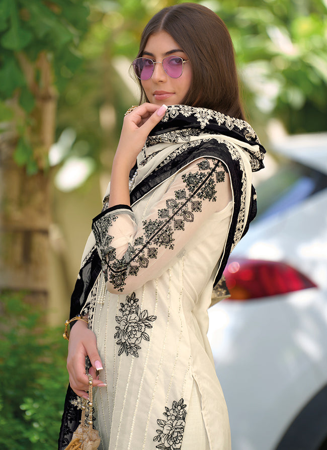 White Pakistani Designer Suit, Unstitched at Rs 1050 in Surat | ID:  2851862615748