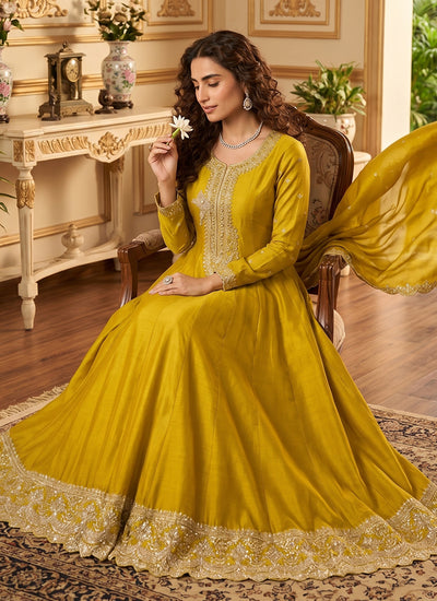 Trending Indian Clothes for Women in 2024: What's Hot This Year Trending Indian Clothes for Women in 2024: What's Hot This Year