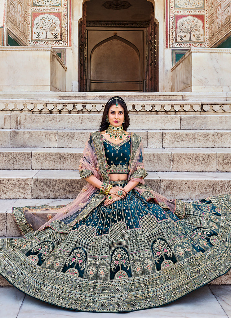 Shop Latest Bollywood Lehenga Online Free Shipping In USA, UK, Canada, Germany, Mauritius, Singapore With Free Shipping Worldwide.