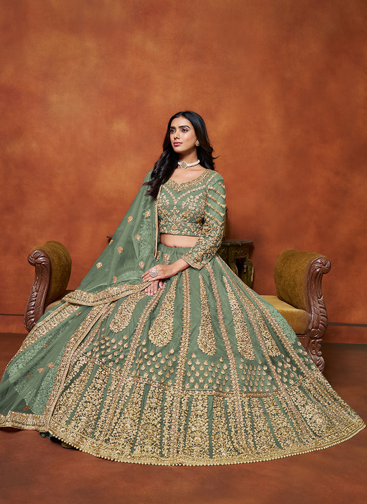 Shop lehengas online in USA. Choose from the wide range of Indian bridal lehengas from different colors, prints, designs & patterns.
