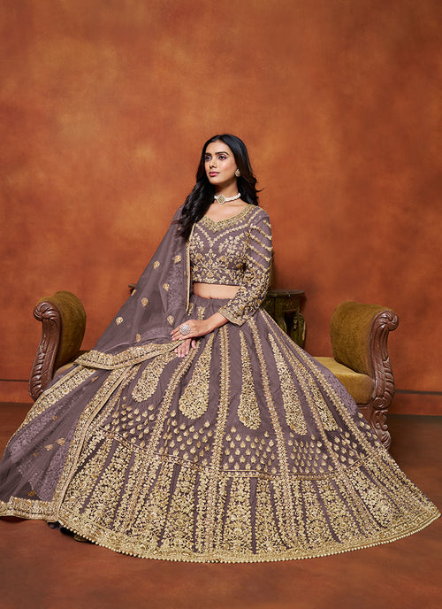 Hatkay has a range of exclusive party wear lehengas for brides, bridesmaids and wedding guests. The wide range varies from heavily embellished lehengas to printed lehengas.