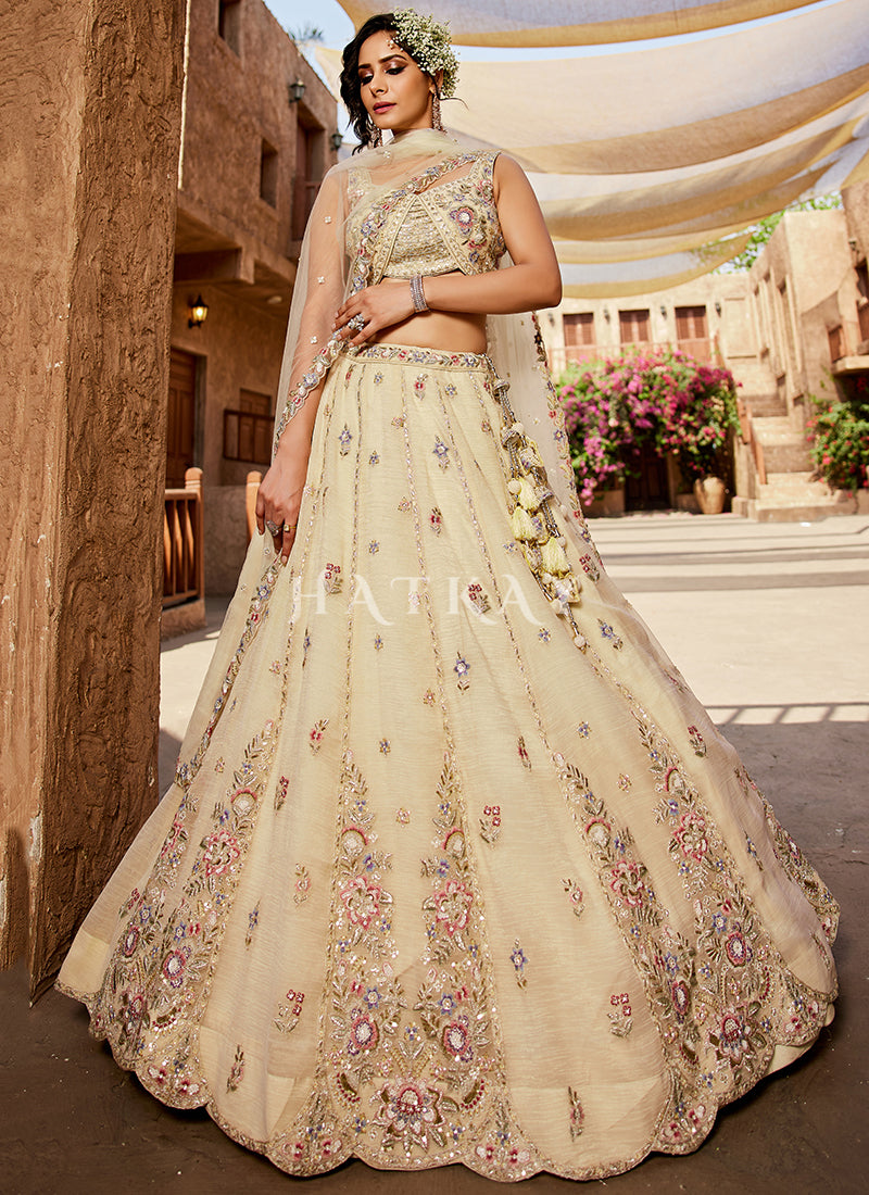 Buy Indian Lehenga In USA, UK, Canada, Germany, Australia With Free Shipping.