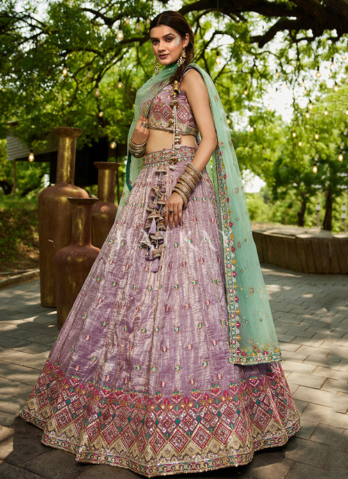 Explore Beautiful Designer Women's Lehengas At Hatkay