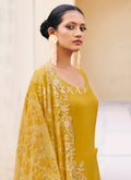 Mehendi Outfits