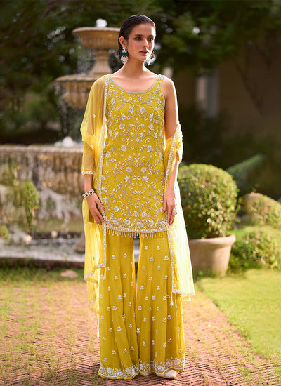 Mehendi Outfits