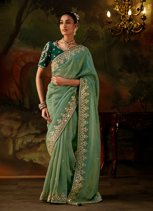 Mehendi Outfits