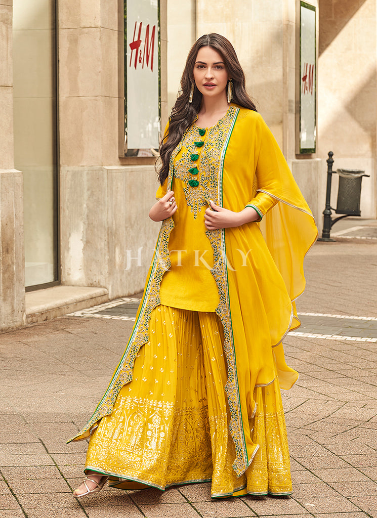 Salwar kameez are casual chameleons! Breezy fabrics and comfy cuts keep you cool. Play with colors, prints, and bottoms at Hatkay.