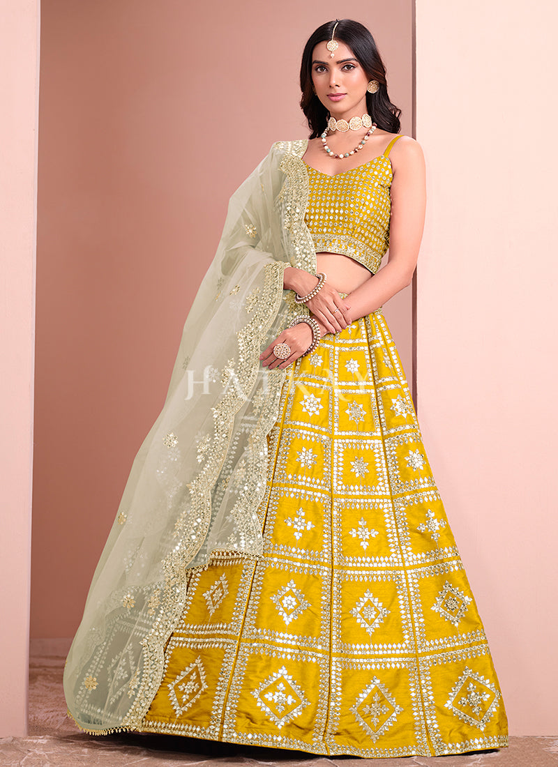 Lehengas are ideal for weddings because they adapt to each ceremony! Flowy styles, rich fabrics, and vibrant colors create a perfect look for any event.
