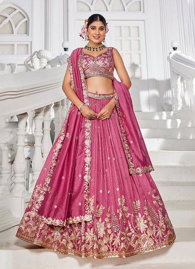Why Do Indian Females Wear Long Dresses? Why Do Indian Females Wear Long Dresses?