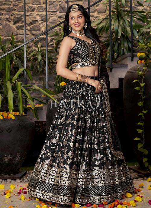 Buy Indian Lehenga In USA, UK, Canada, Germany, Australia With Free Shipping.