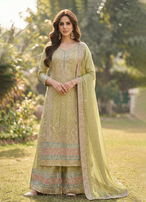 Mehendi Outfits