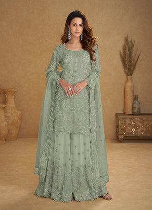Mehendi Outfits
