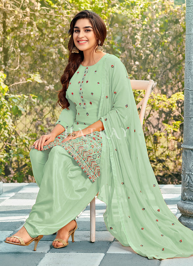 Patiala Suit - Buy Latest Patiala Salwar Suits & Punjabi Suits Online at  Best Price - Peachmode