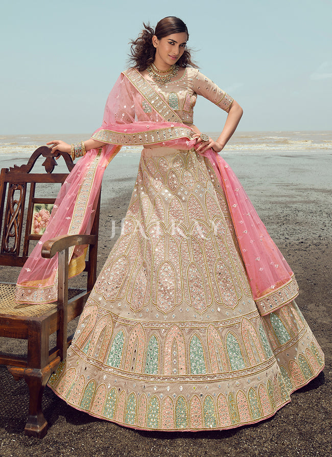 Adorned in a pastel pink lehenga with intricate gold embroidery, bride  Srishti was the cynosure of all eyes on her big day. 💗👀 Brow... |  Instagram