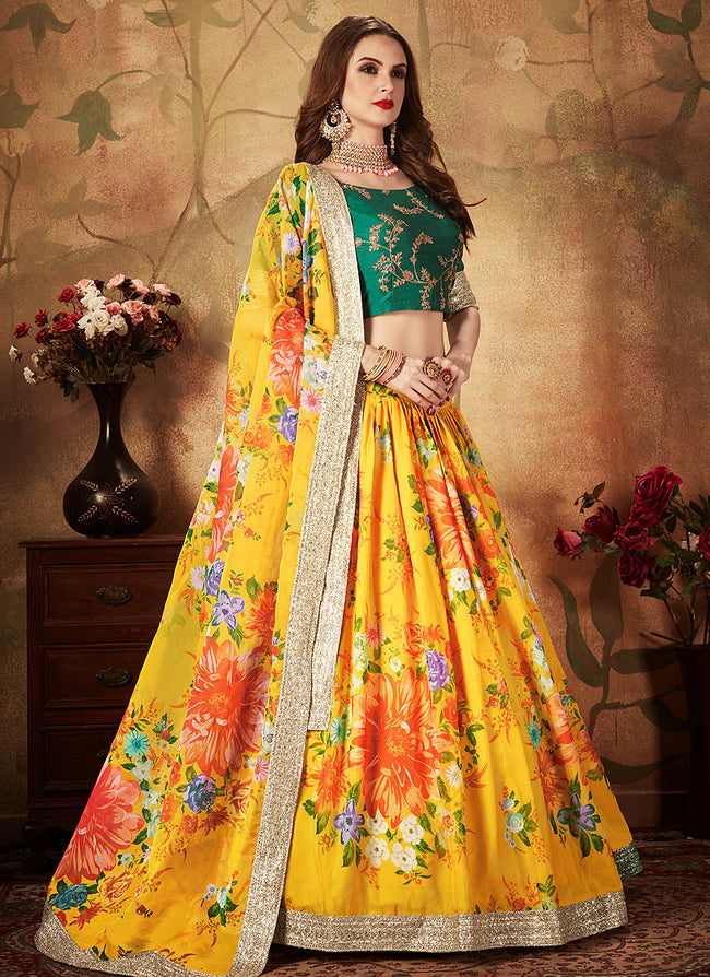 An emerald green lehenga with a yellow blouse & pink dupatta is love |  Lehenga designs, Banarasi lehenga, Mehendi outfits